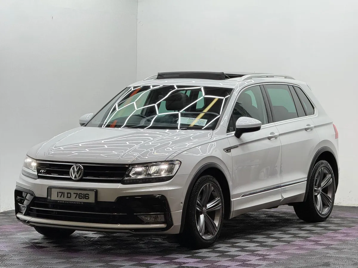 2017 Volkswagen Tiguan R Line, Automatic - Image 3