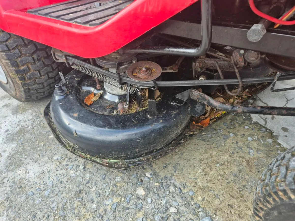 Castlegarden Ride mower - Image 4