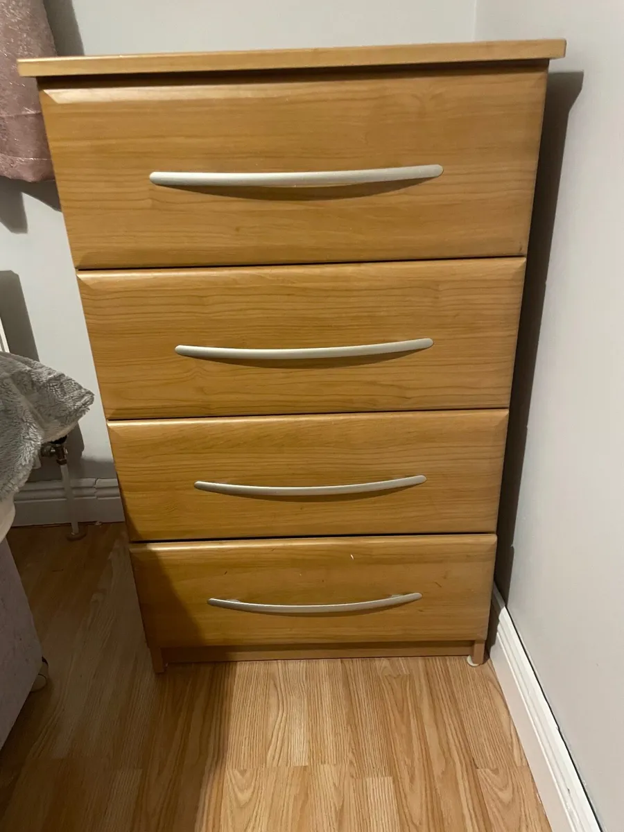 Bedroom chest of drawers - Image 1