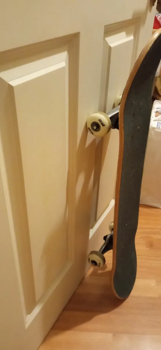 Tony Hawk Skateboard - Image 2