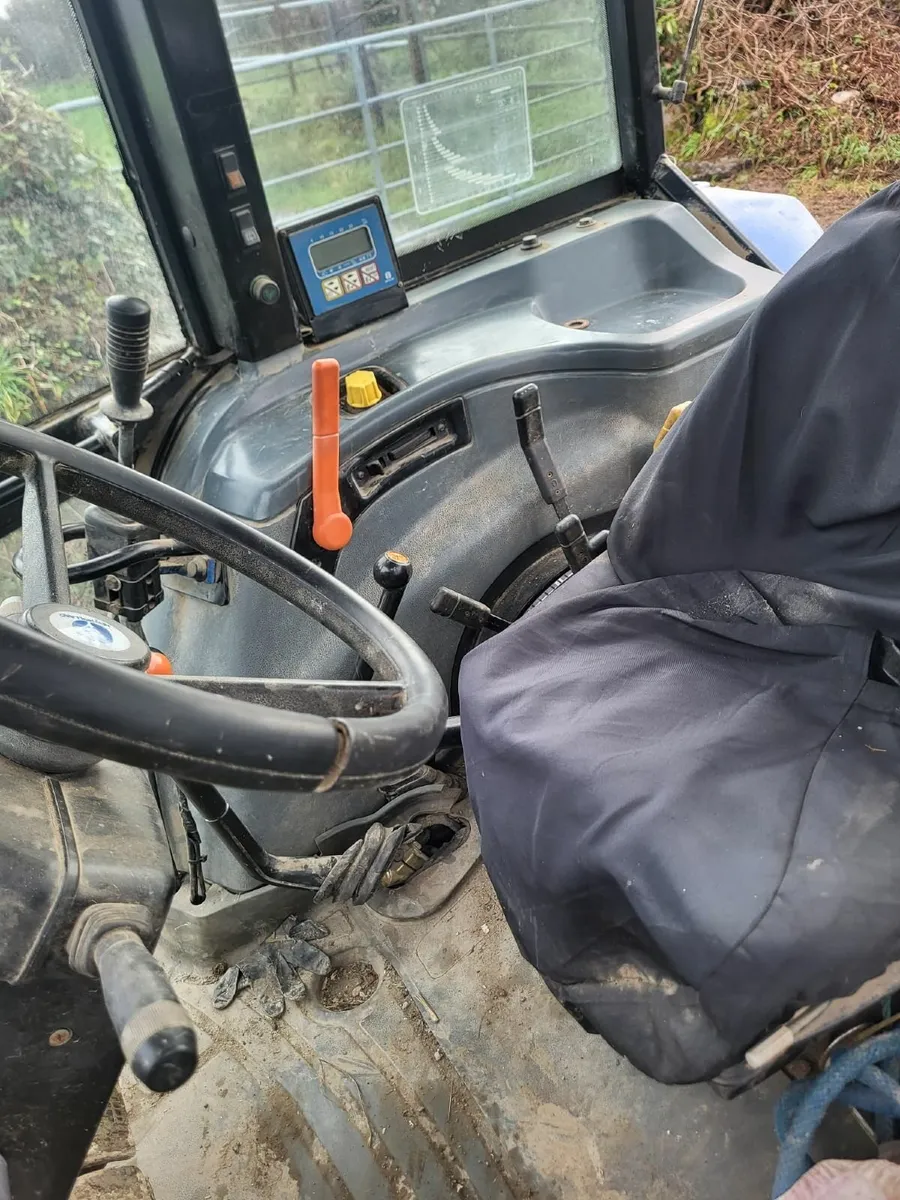 New Holland 7635 Reg 1999 - Image 2
