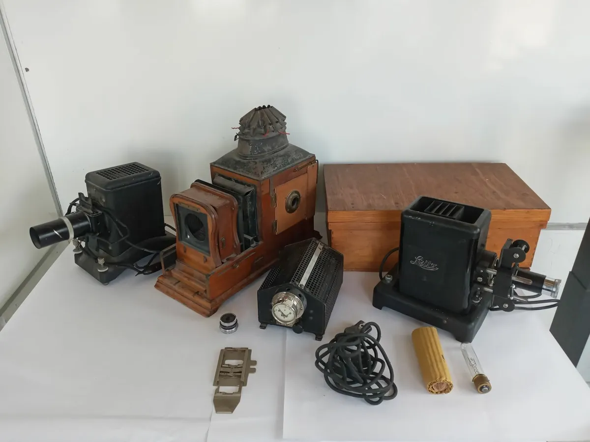 Joblot Lot of 3 Old Projectors and Transformer - Image 2