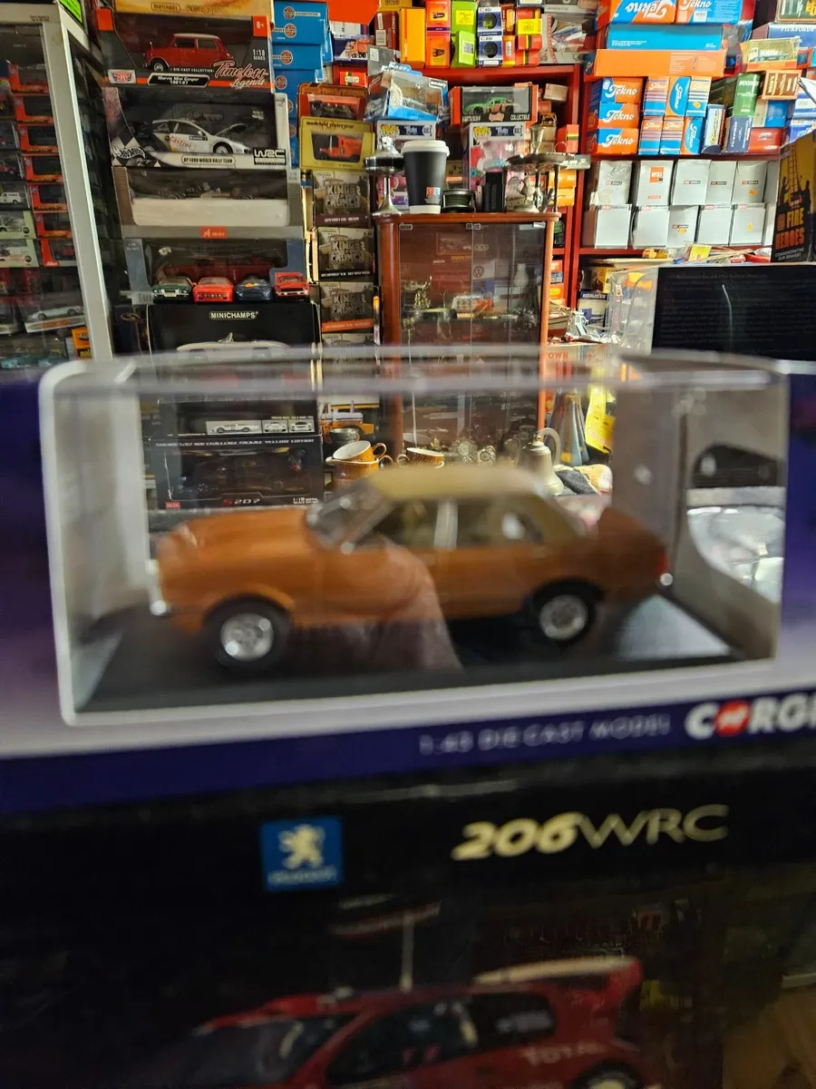 Corgi Ford Cortina - Image 2