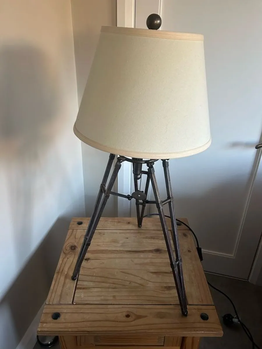 Tustin table lamp Genesis - Image 1