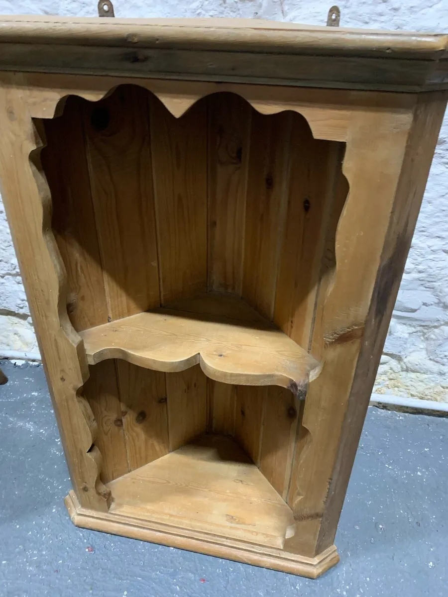 Vintage pine hanging corner shelf unit. - Image 4