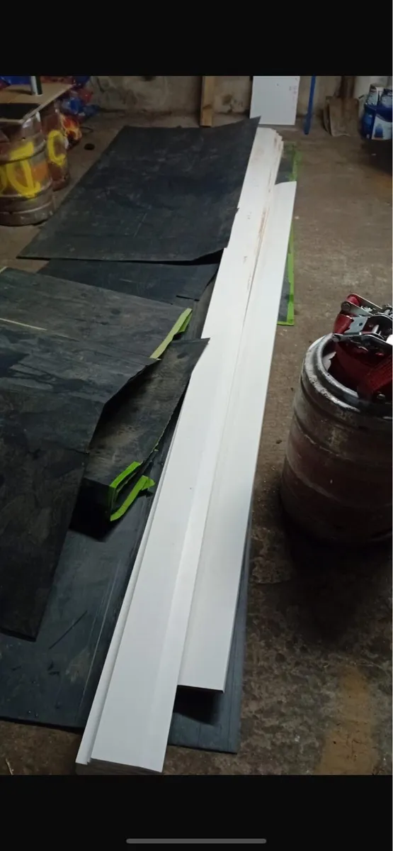 Skirting board - Image 1