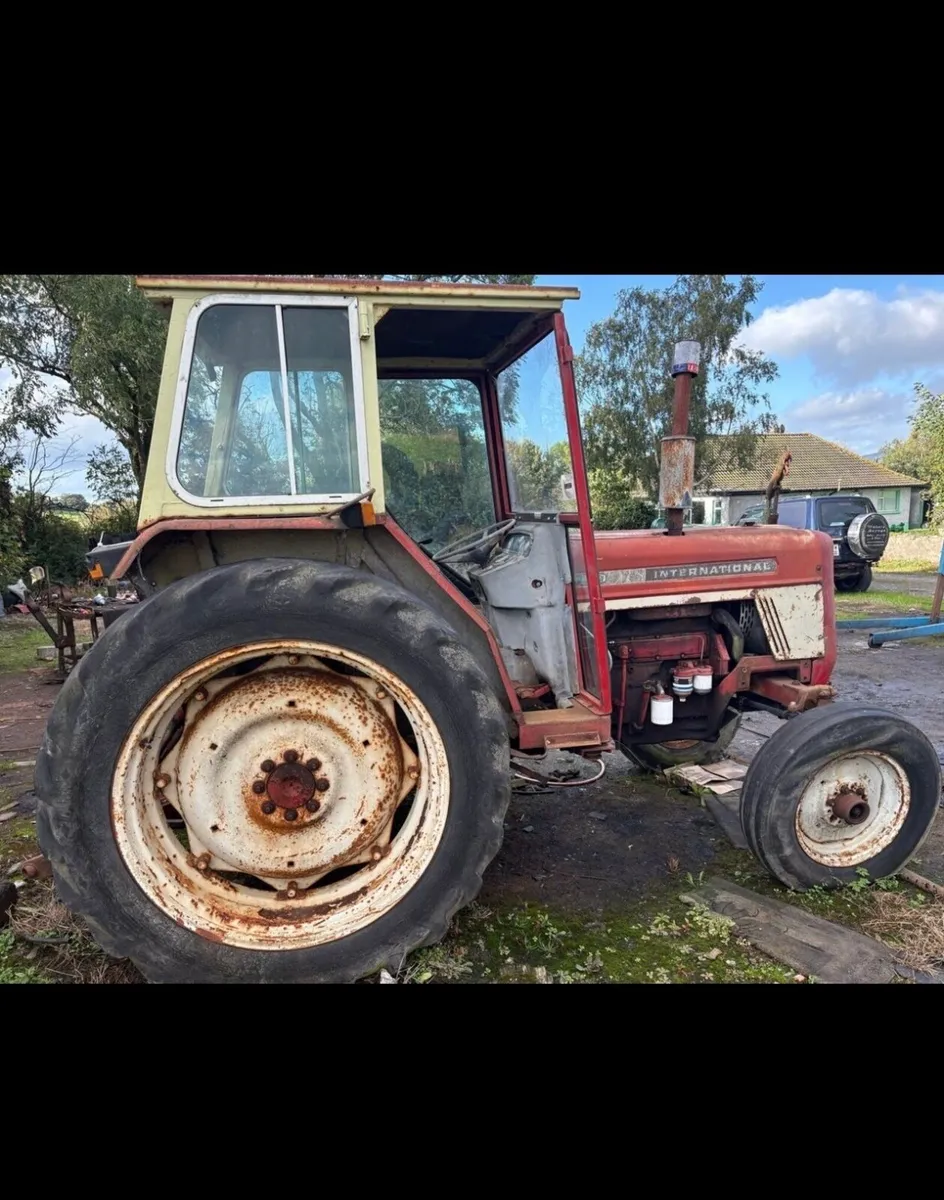 International 674 - Image 1