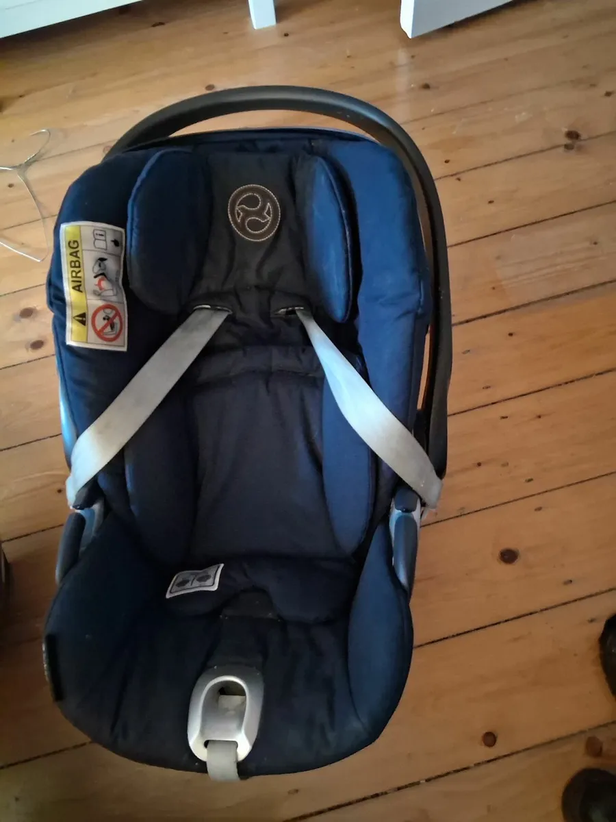 Cybex Cybex Cloud T i-Size Rotating Car Seat and i - Image 1