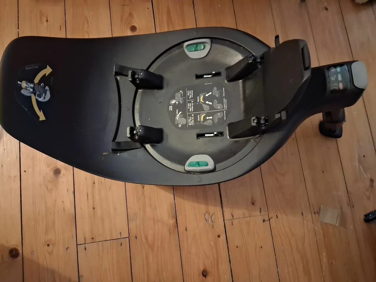 Cybex Cybex Cloud T i-Size Rotating Car Seat and i - Image 4