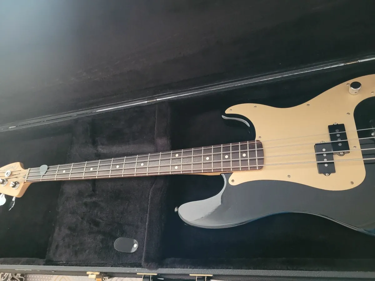 Fender Precision Bass Special Deluxe series Guitar - Image 3