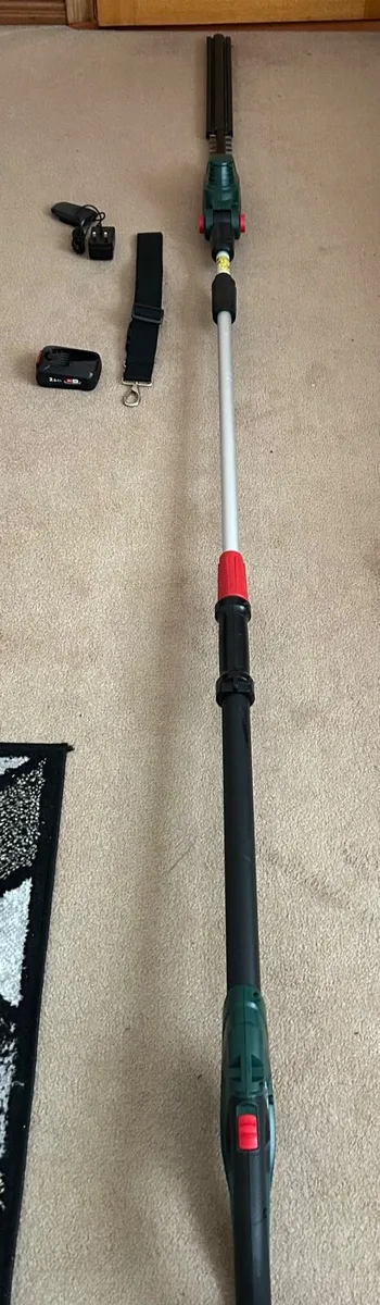 Bosch battery long reach hedge cutter - Image 2