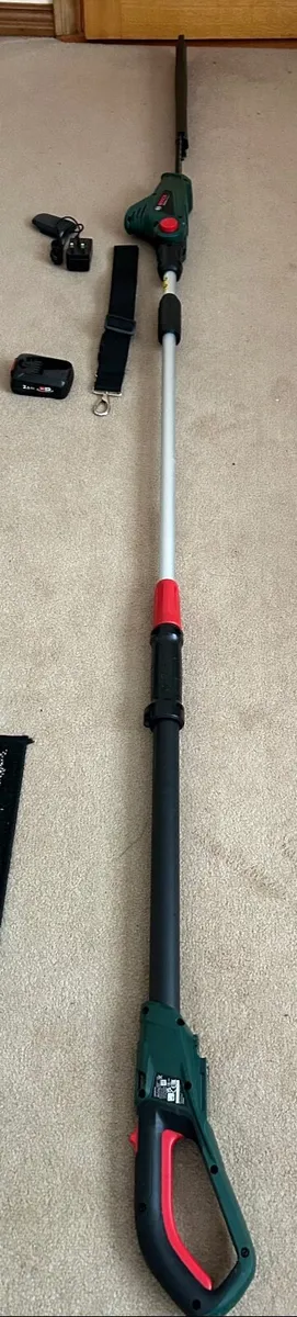 Bosch battery long reach hedge cutter - Image 4
