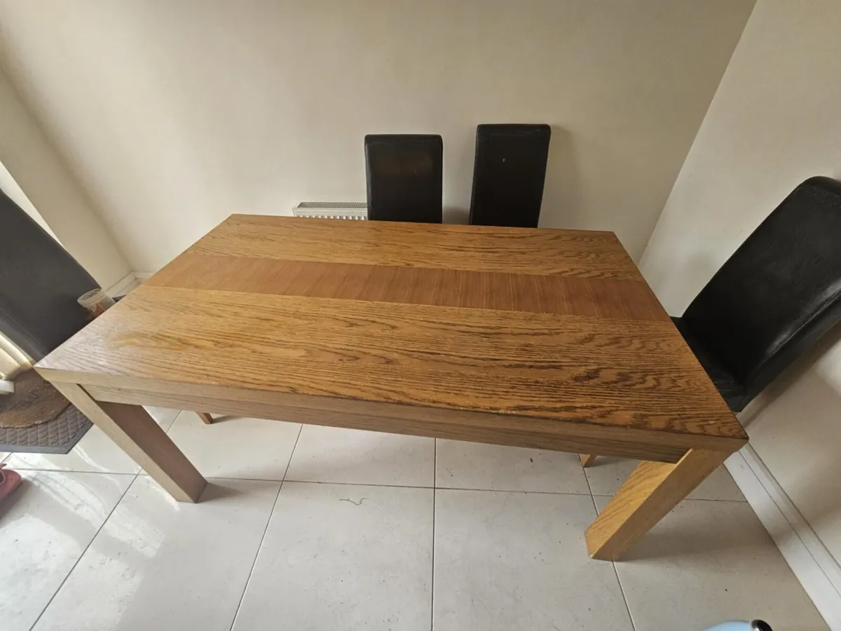 Table that sits 6 - Image 1