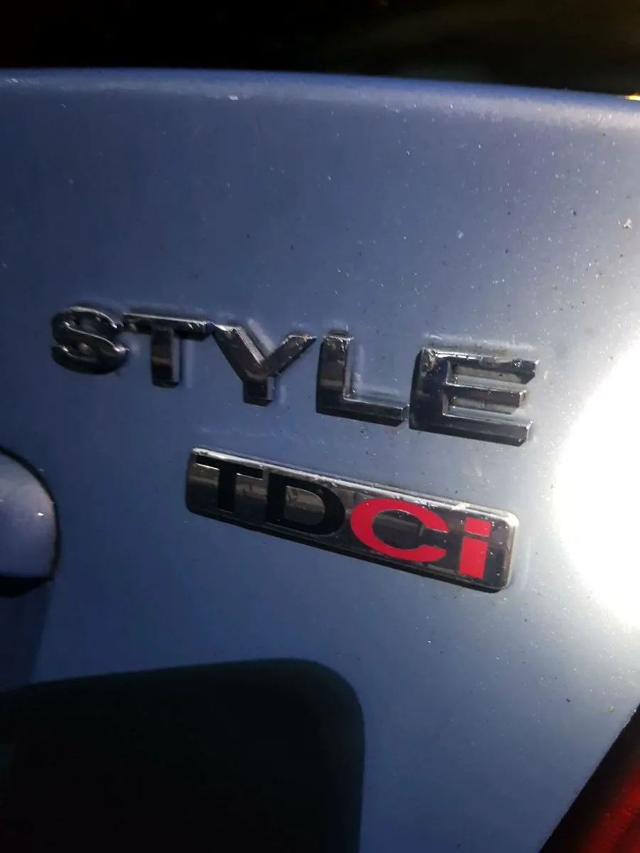 Ford focus, driving good 1.6D engine, gearbox good - Image 1