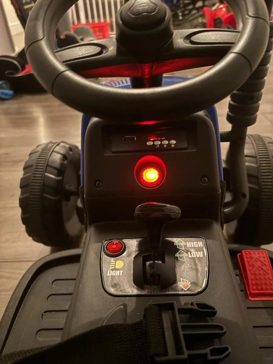 Kids Electric Tractor with Trailer (12V) - Image 4
