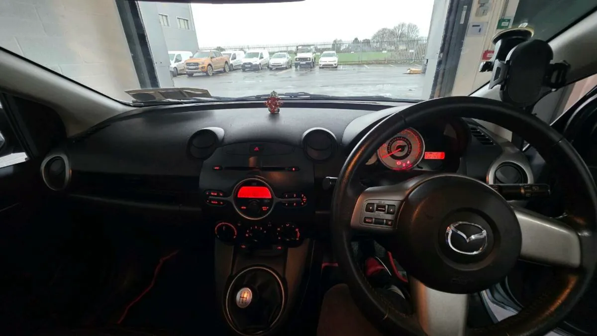 Mazda 2 2010 - Image 3