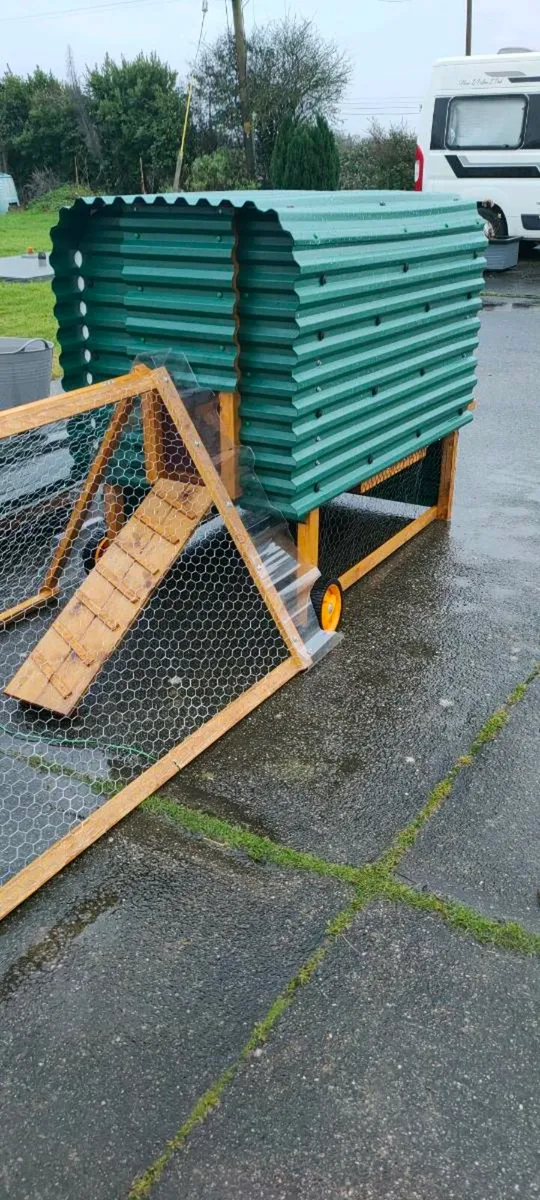Mobile chicken coop - Image 1