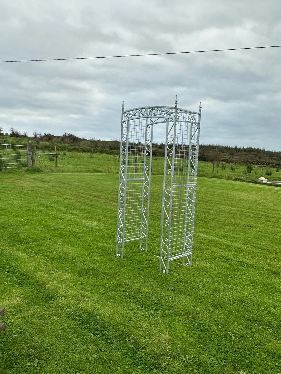Galvanised arches trellis - Image 1