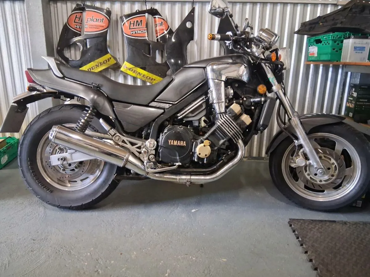 Yamaha FZX 750 - Image 1