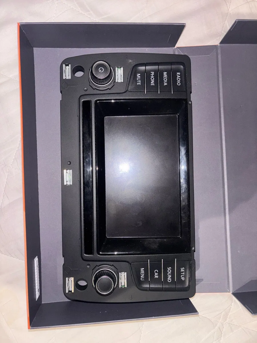 Volkswagen Golf Mk7 Radio - Image 1
