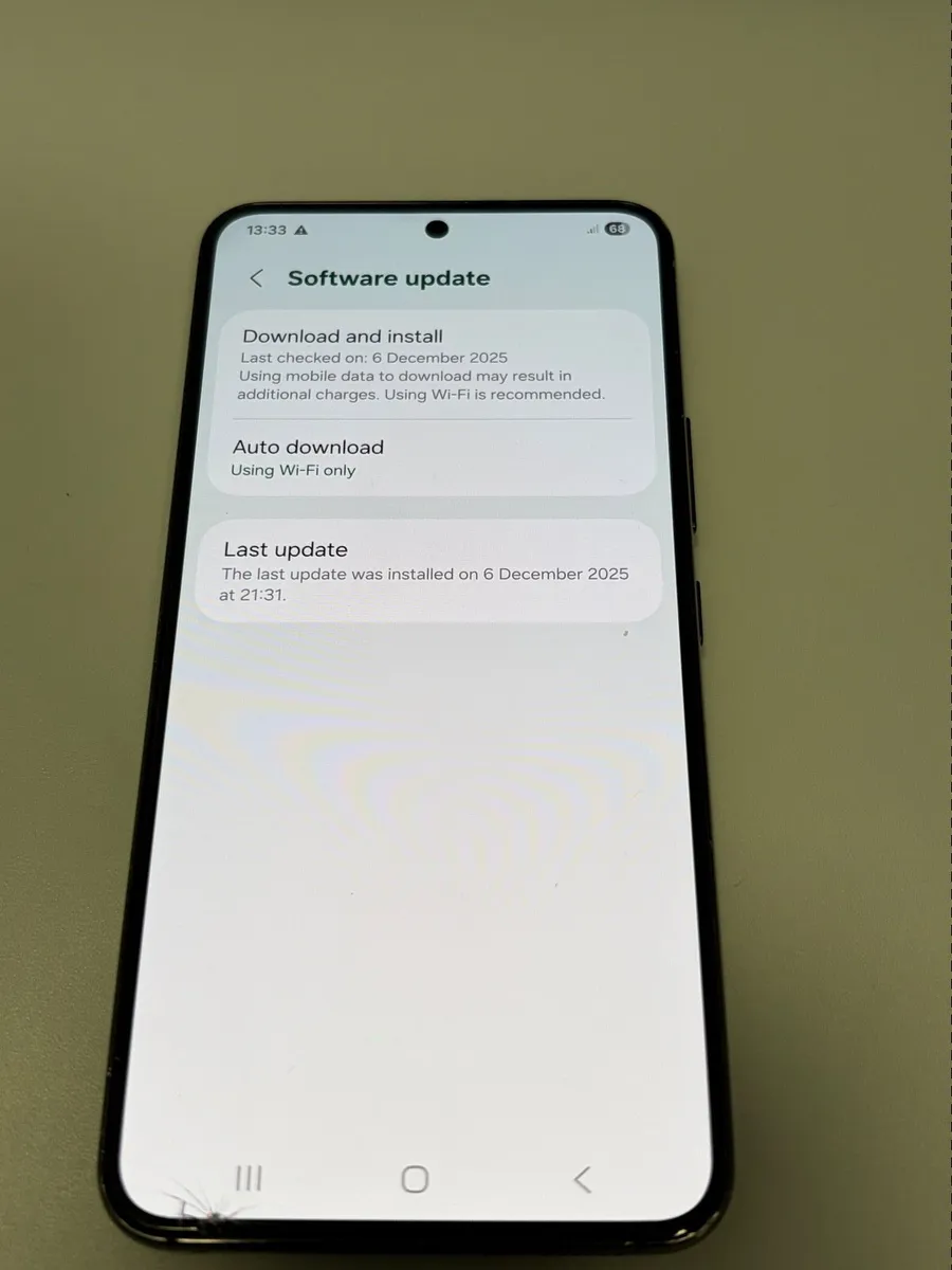 Samsung  S22 - Image 3