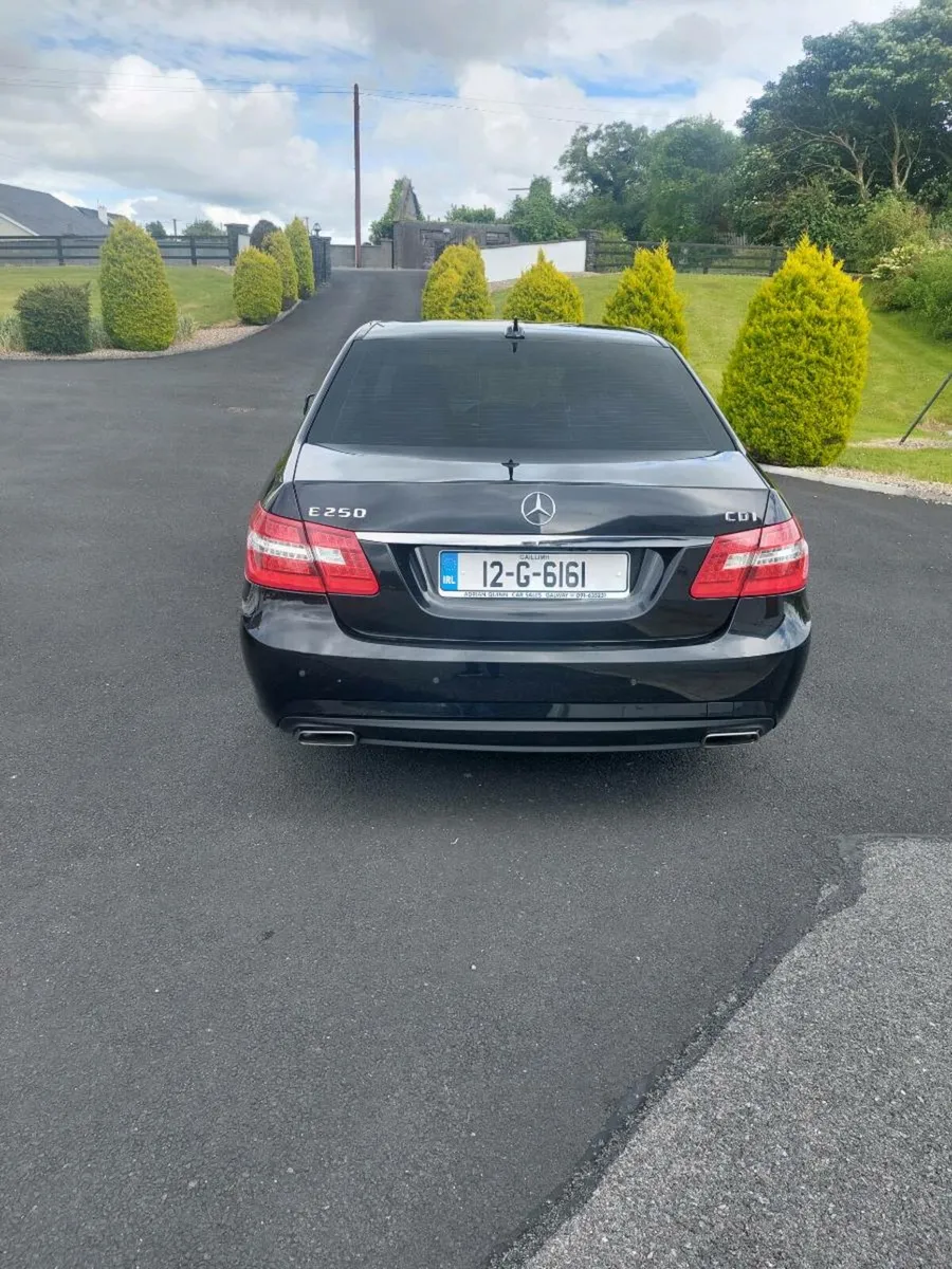 MERCEDES E250 - Image 3