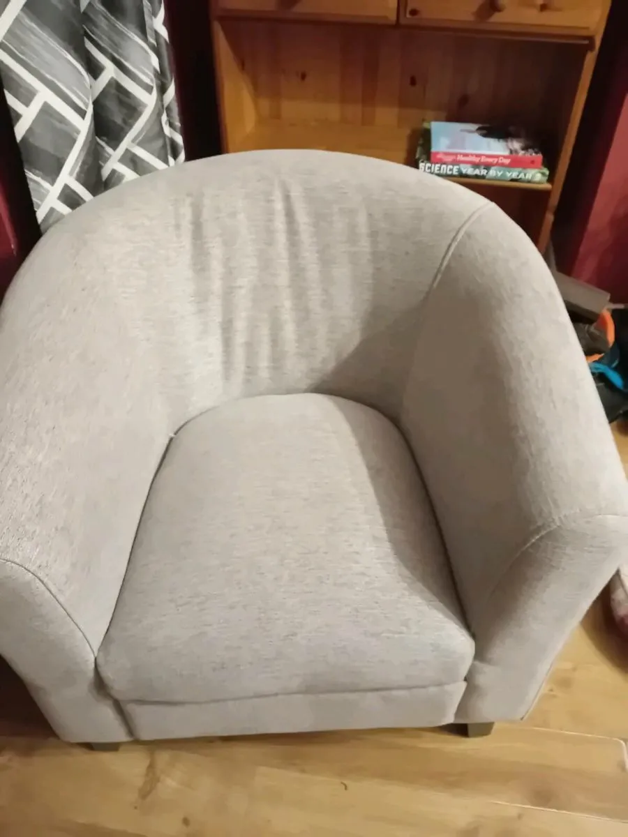 Sitting room chair as new reduced 100 e - Image 2