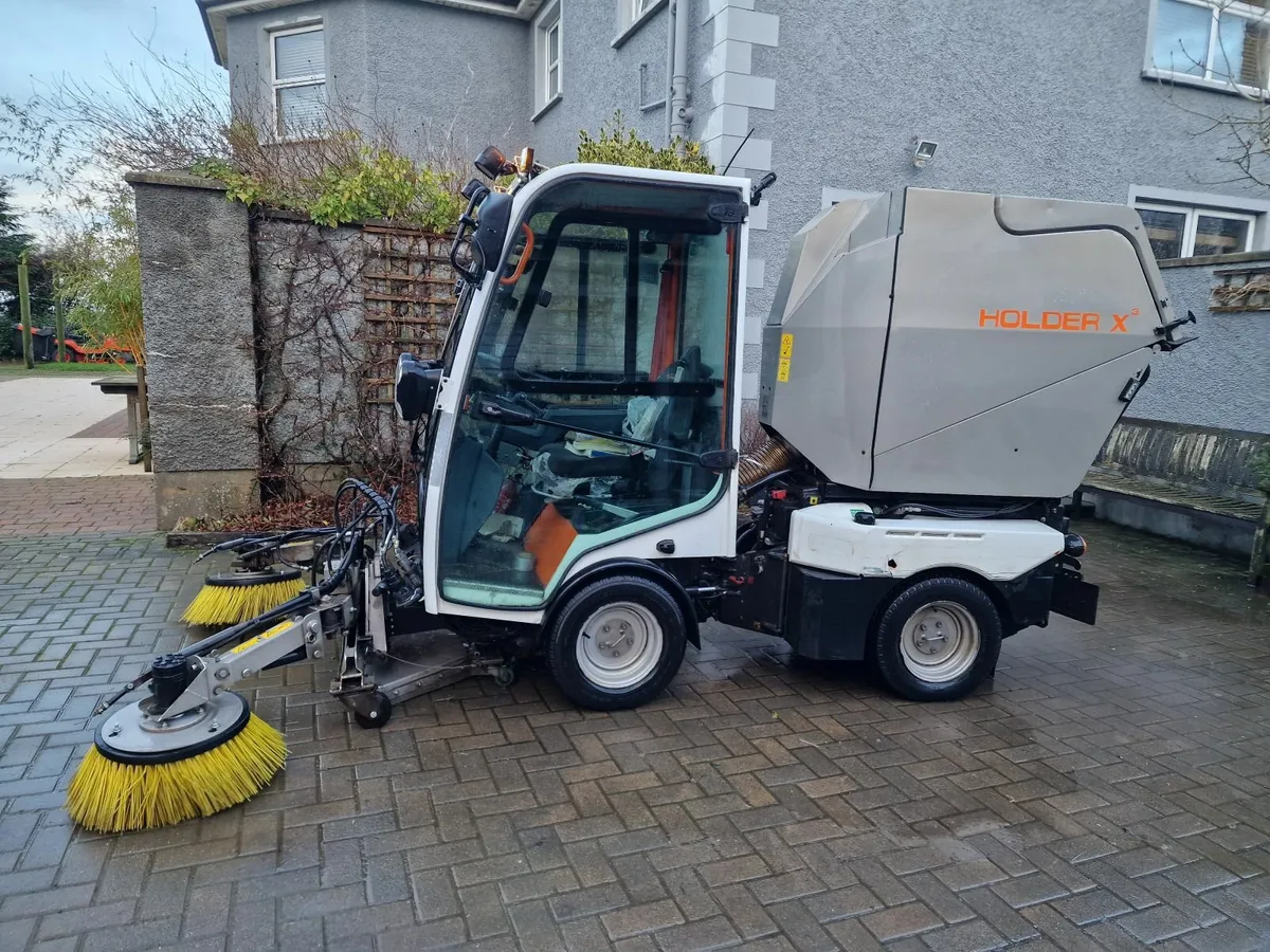 2021 Holder X45i Road Sweeper Roadsweeper - Image 4