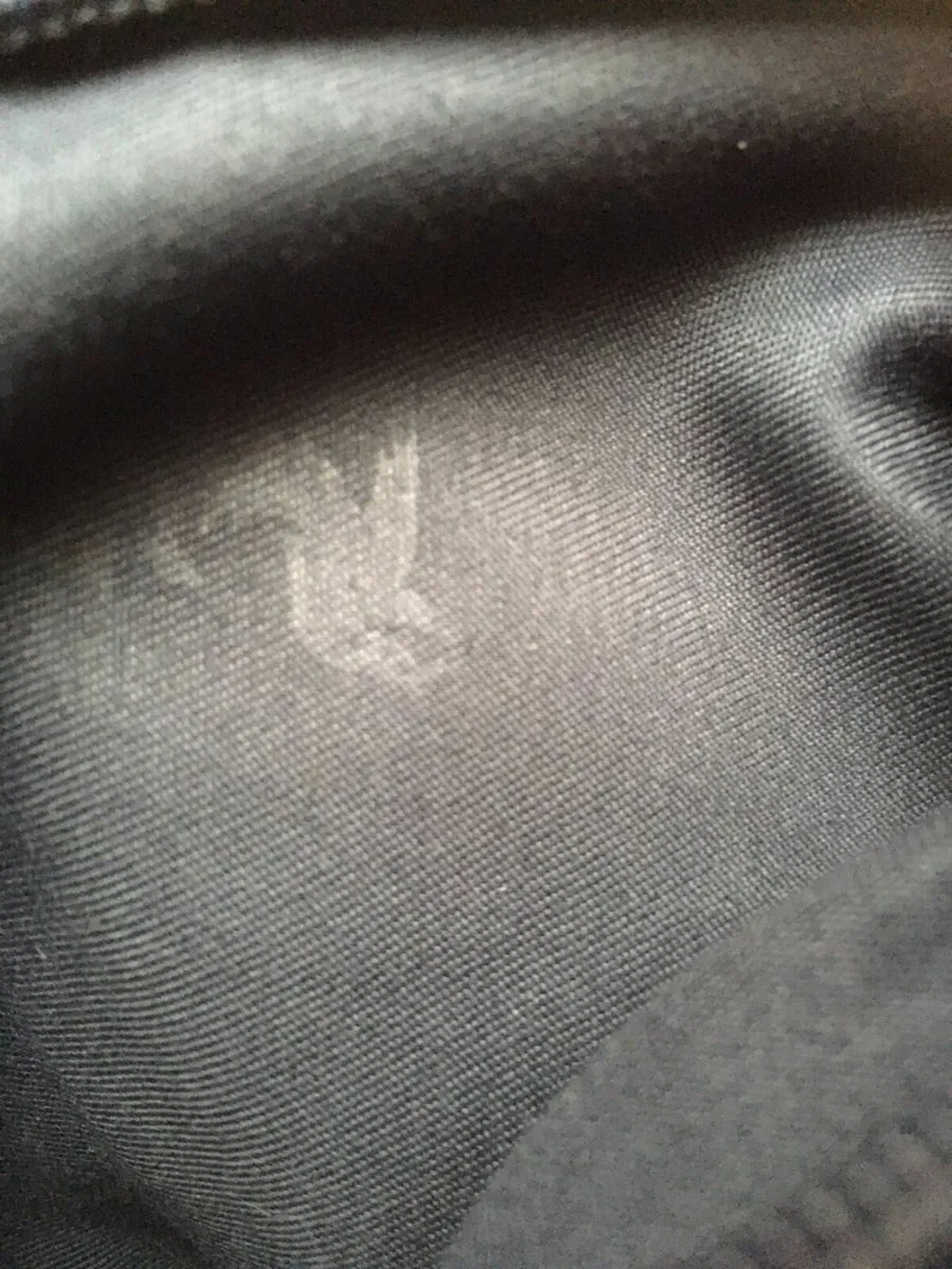 Beautiful Handbag with Adjustable Shoulder Strap - Image 2