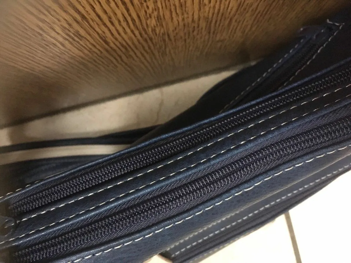 Beautiful Handbag with Adjustable Shoulder Strap - Image 4