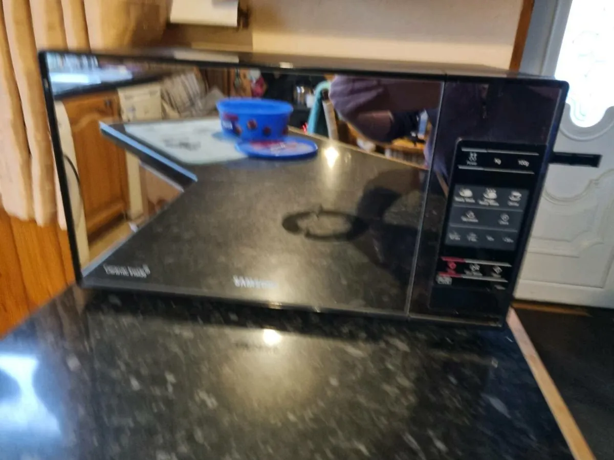 Samsung microwave - Image 1