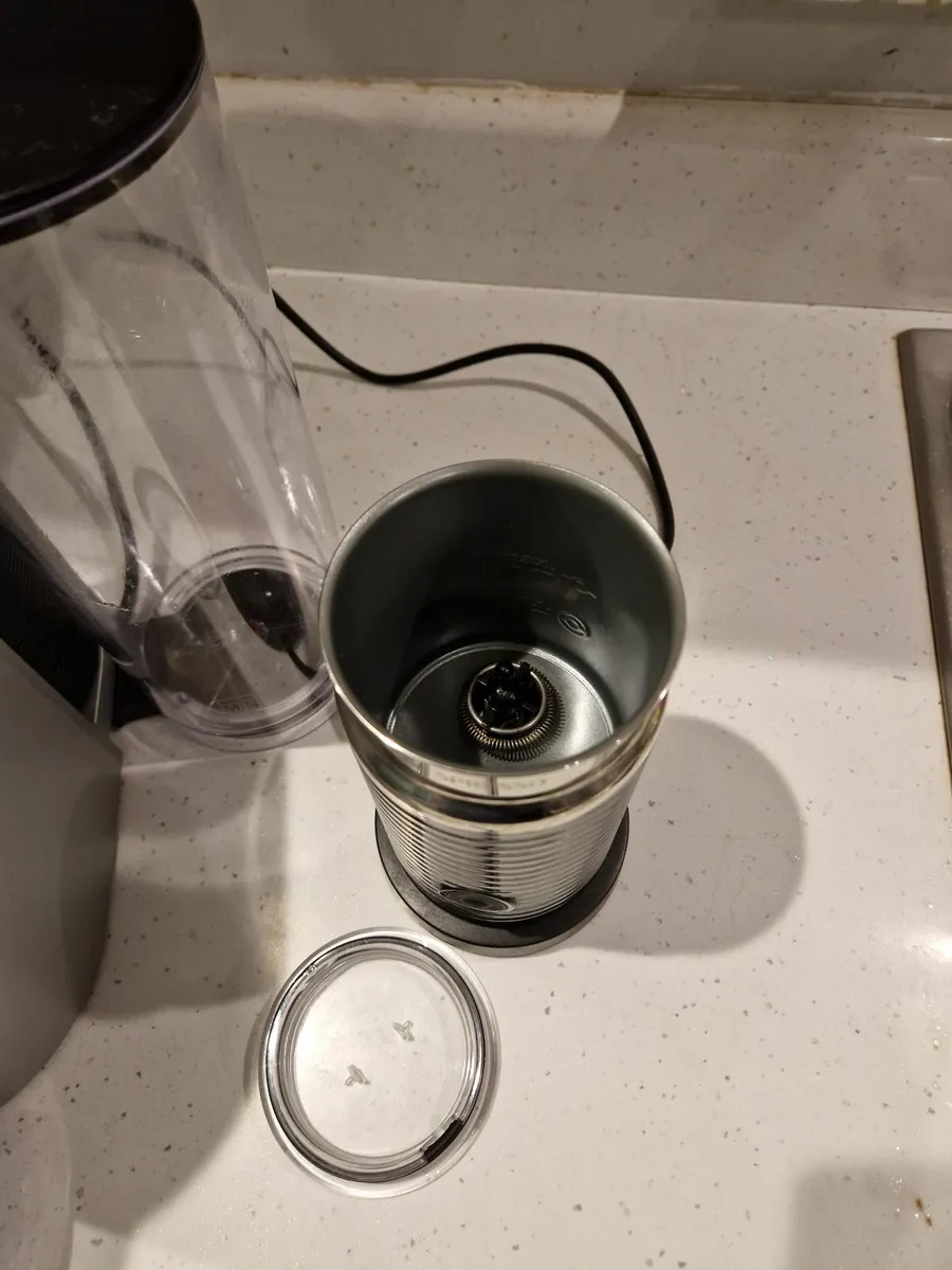 Nespresso Vertuio Plus coffee machine and frother - Image 2