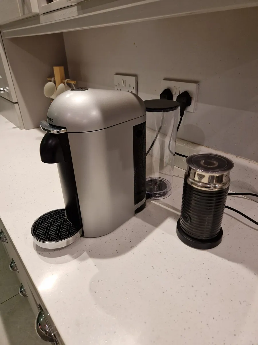 Nespresso Vertuio Plus coffee machine and frother - Image 3