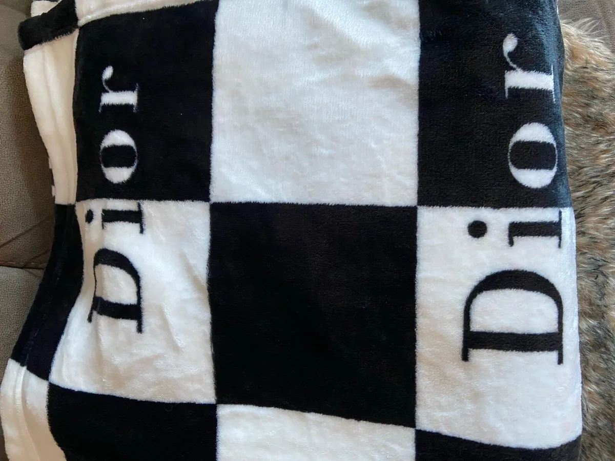 Large blanket - Image 1