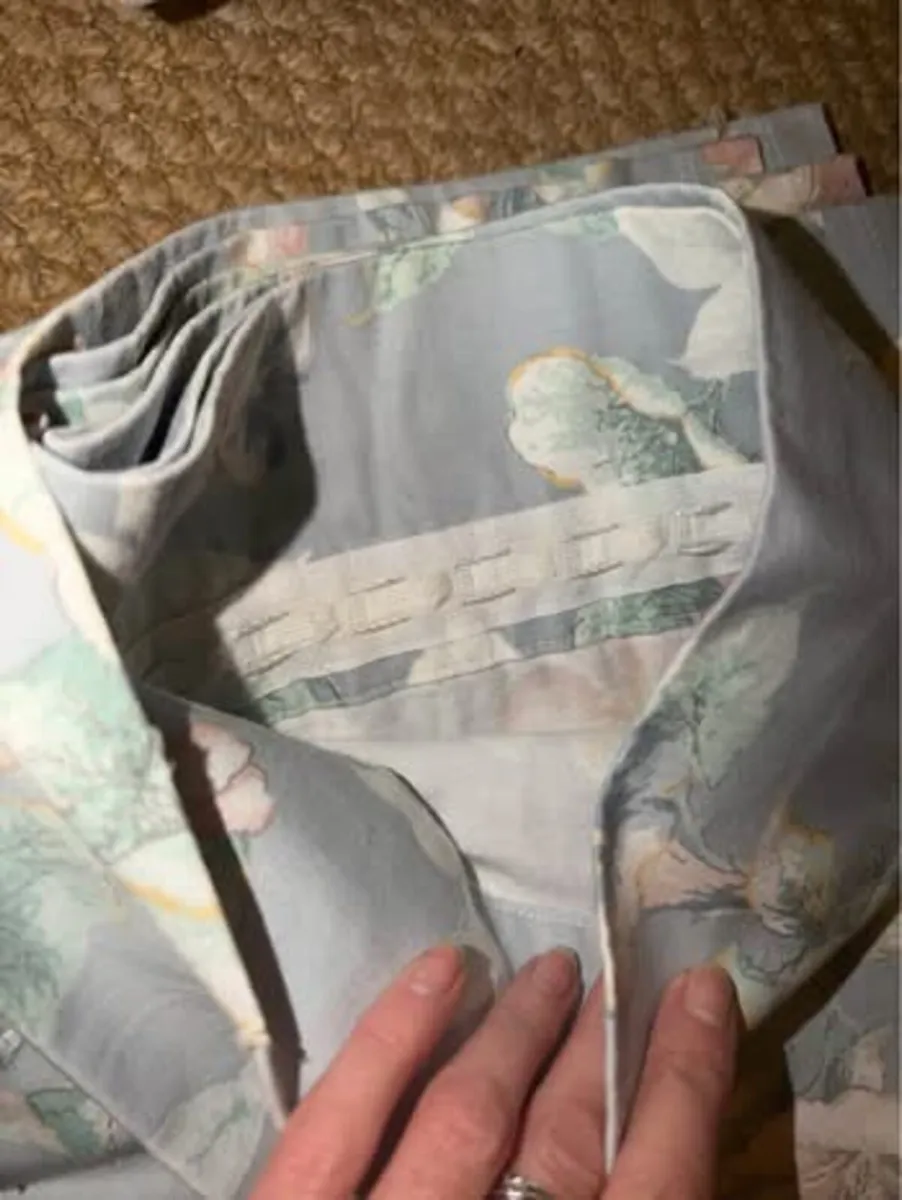 Pair of curtains - Image 2