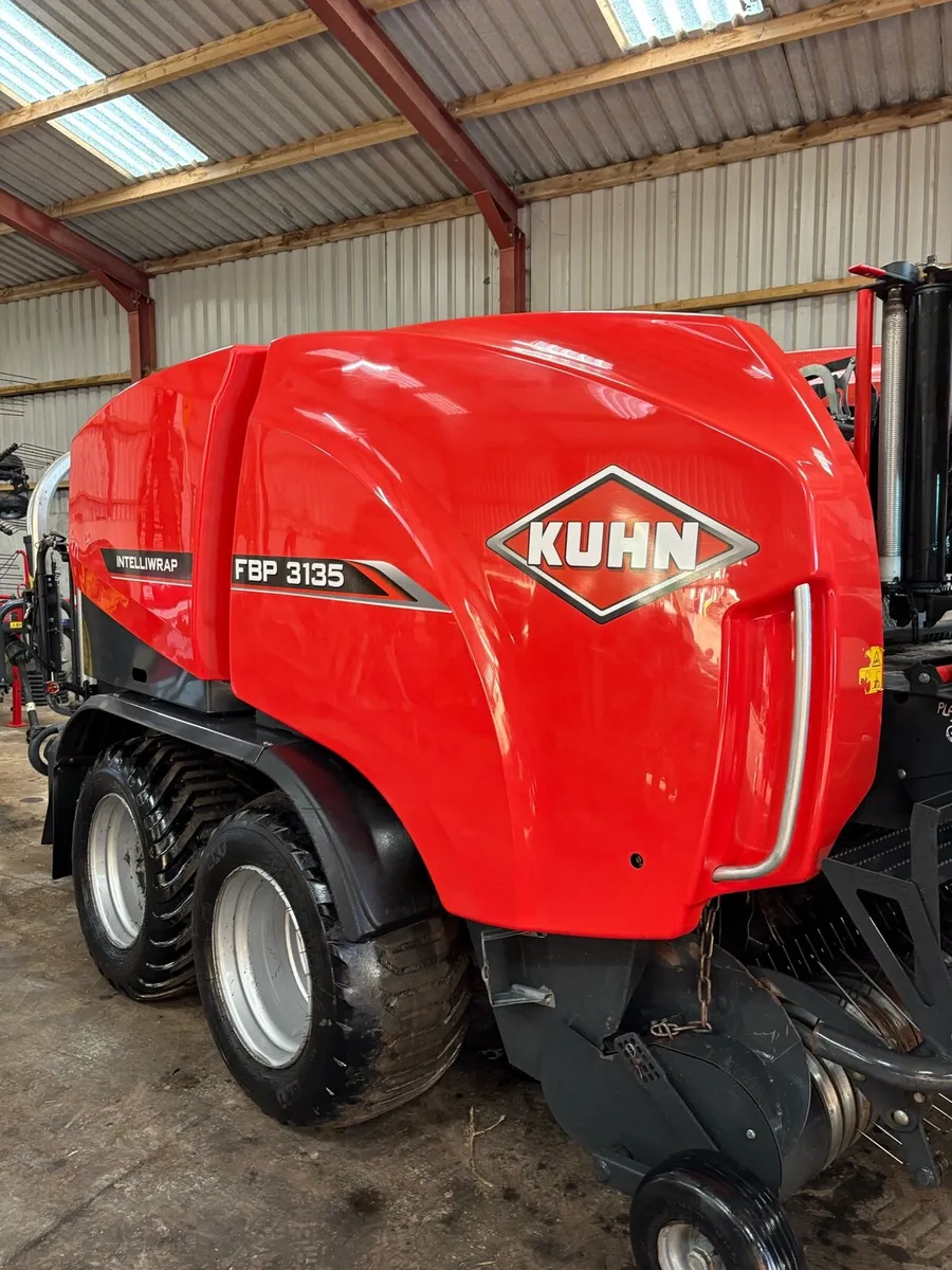 Round baler - Image 1