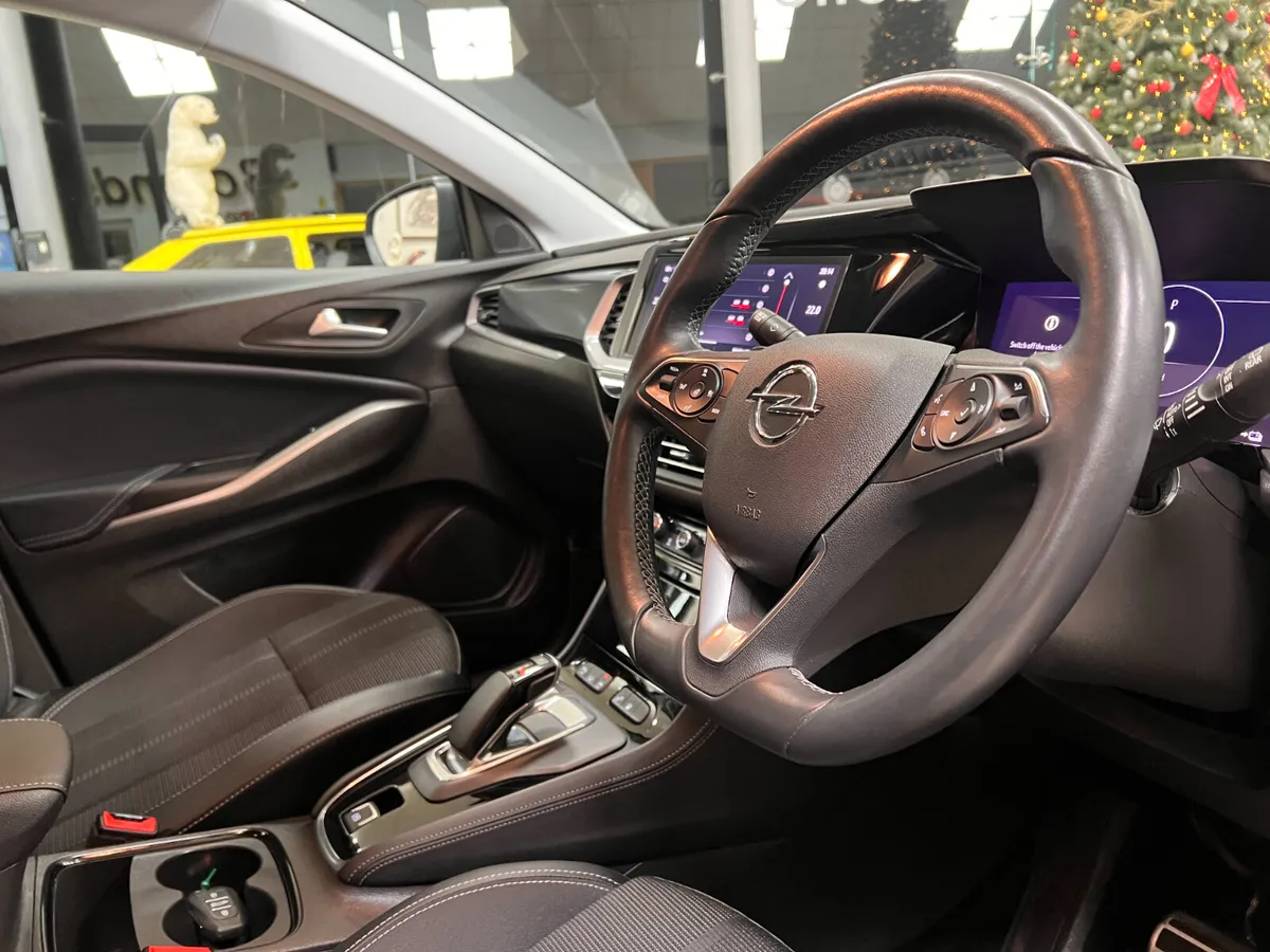 ONLY 13,000 Kms AUTOMATIC HYBRID Tiny Kms As New T - Image 4