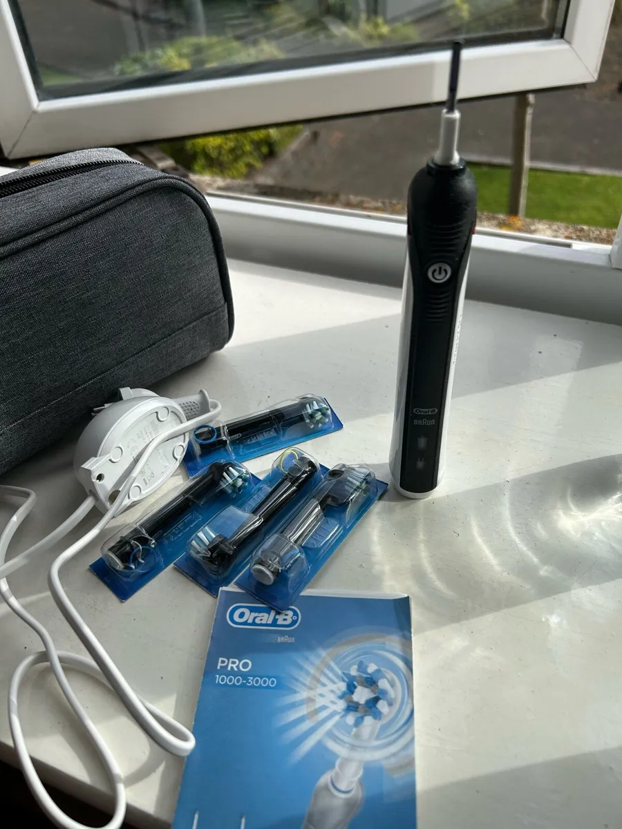 Oral-B Pro 2000 – Brand New - Image 1