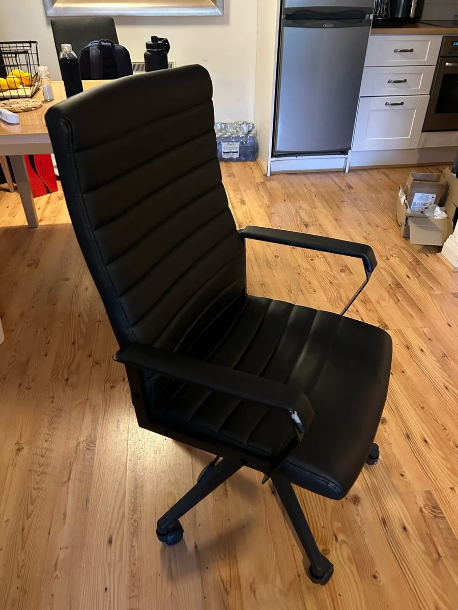 Modern Black Executive Office Chair - Image 3