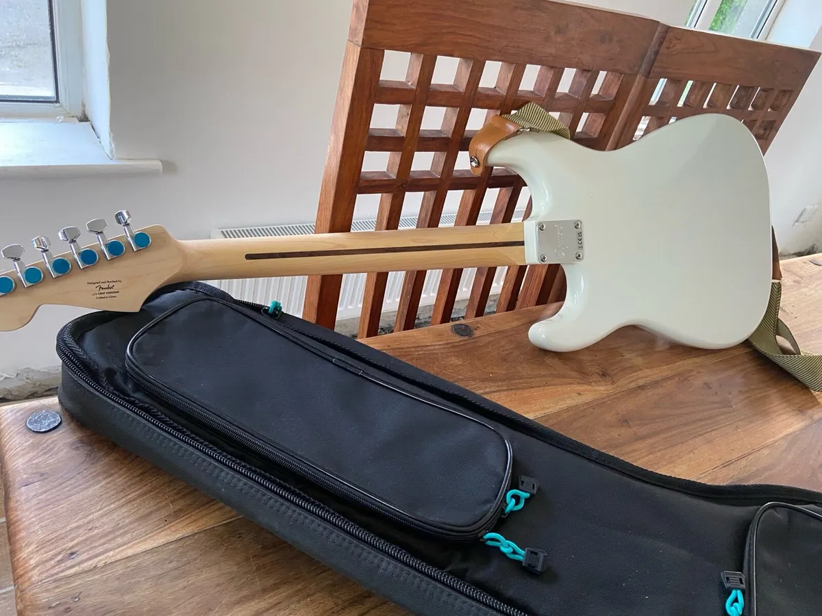 Squire Sonic Stratocaster - Image 3