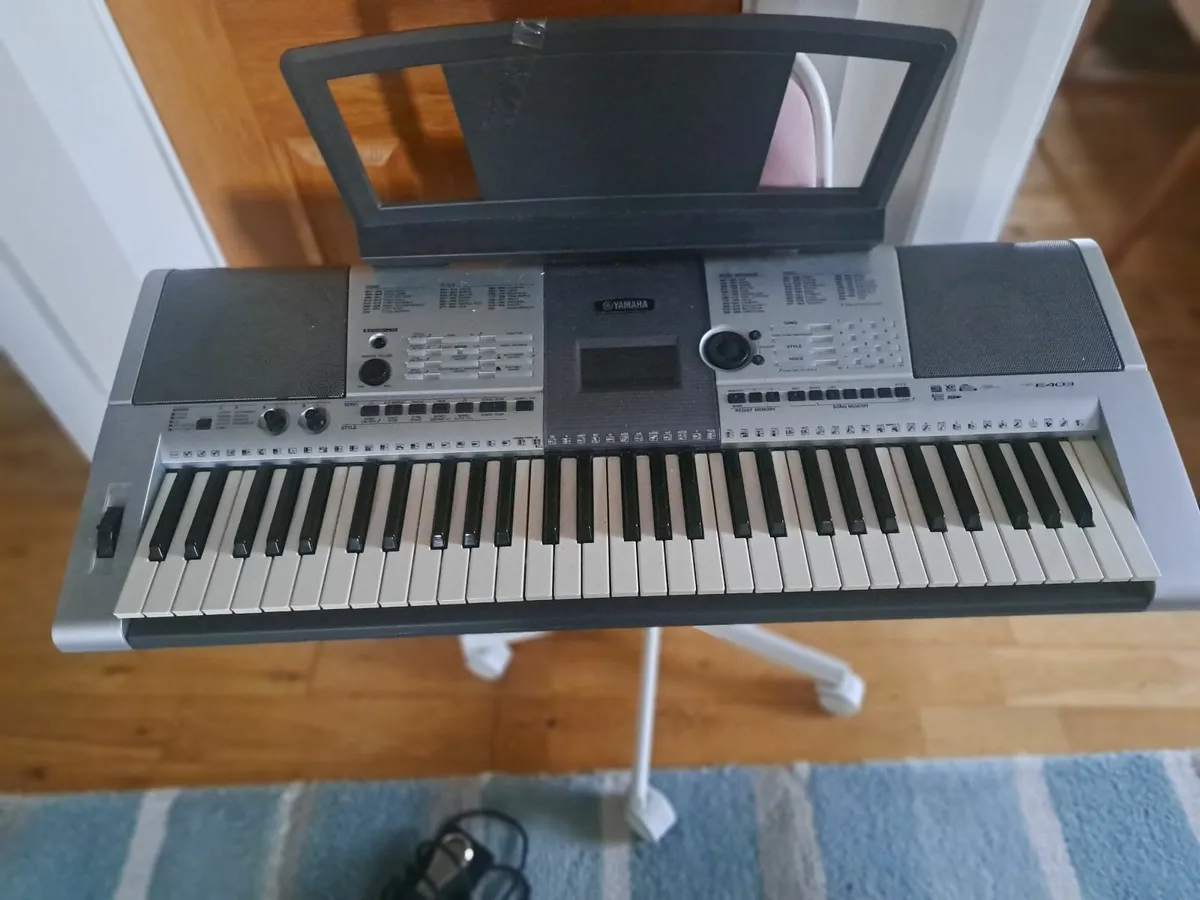 Yamaha keyboard - Image 1
