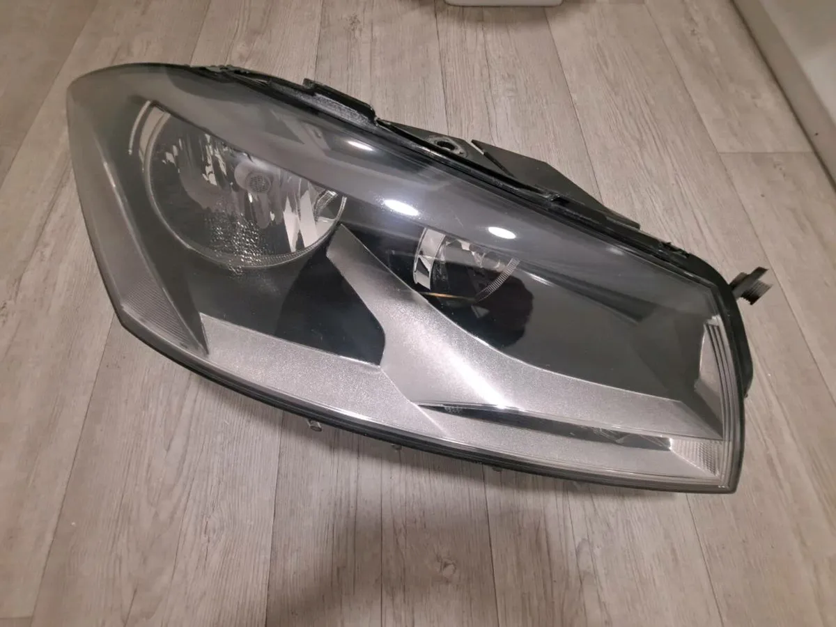 2011 Vw passat b7 headlight - Image 1