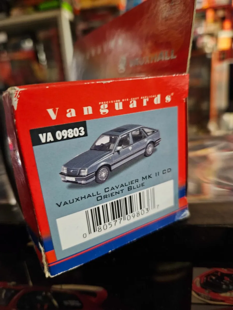 Corgi Vanguards Vauxhall Cavalier - Image 2