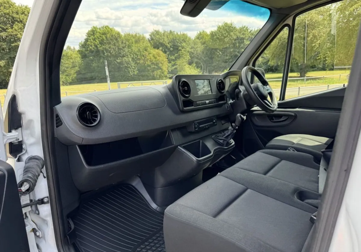 Mercedes-Benz Sprinter Panel Van 5dr RWD L2 - Image 2