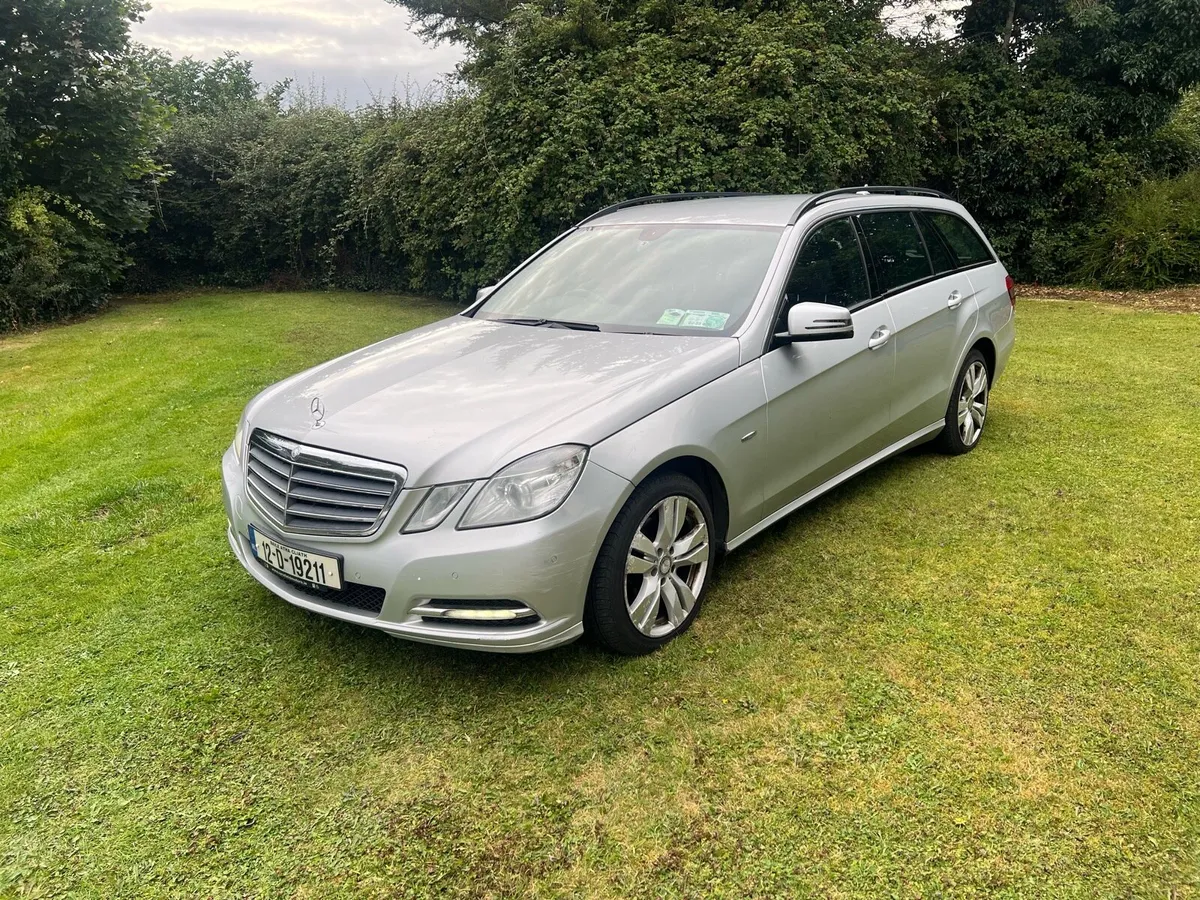 Mercedes E220d 7 seater - Image 2