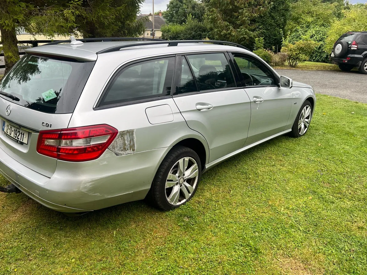 Mercedes E220d 7 seater - Image 4