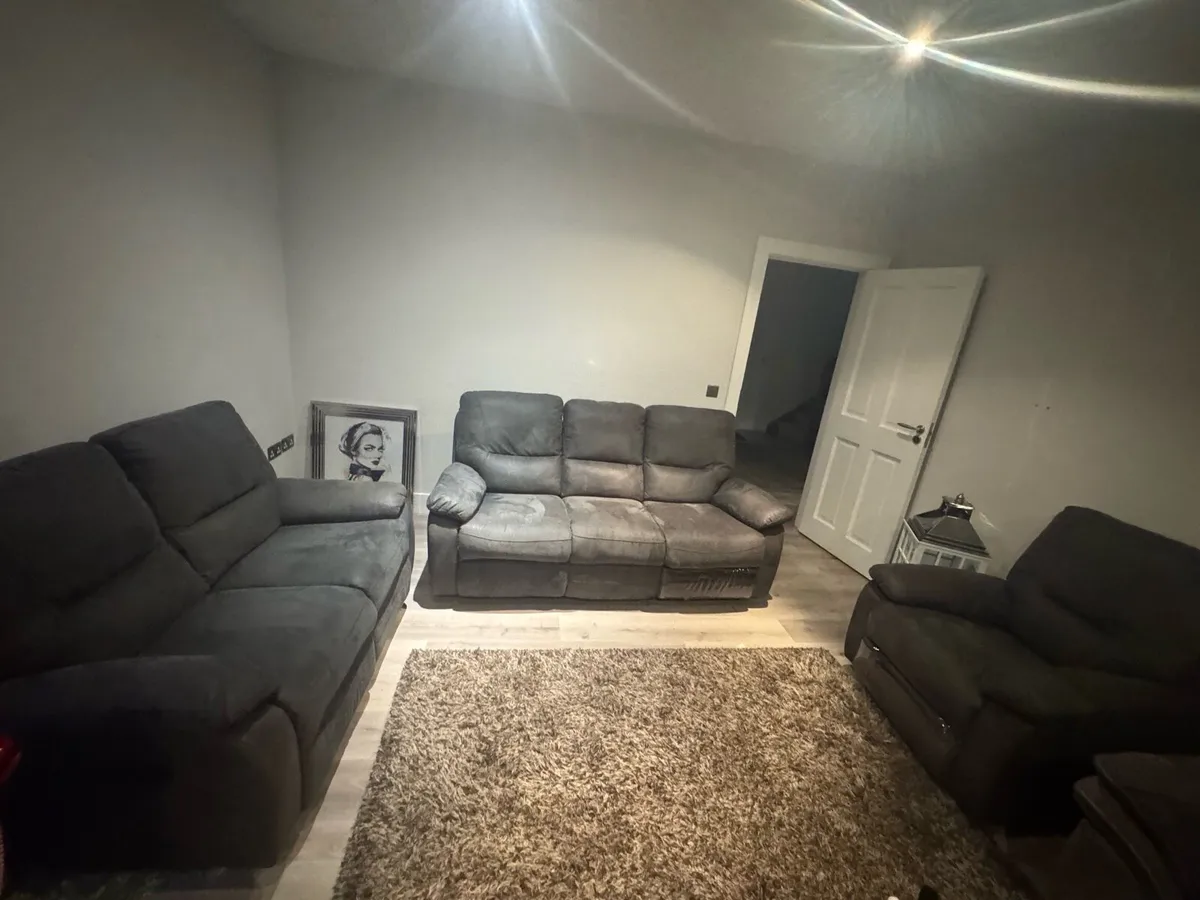 Harvey Norman grey recliner 3-2-1 seater - Image 1