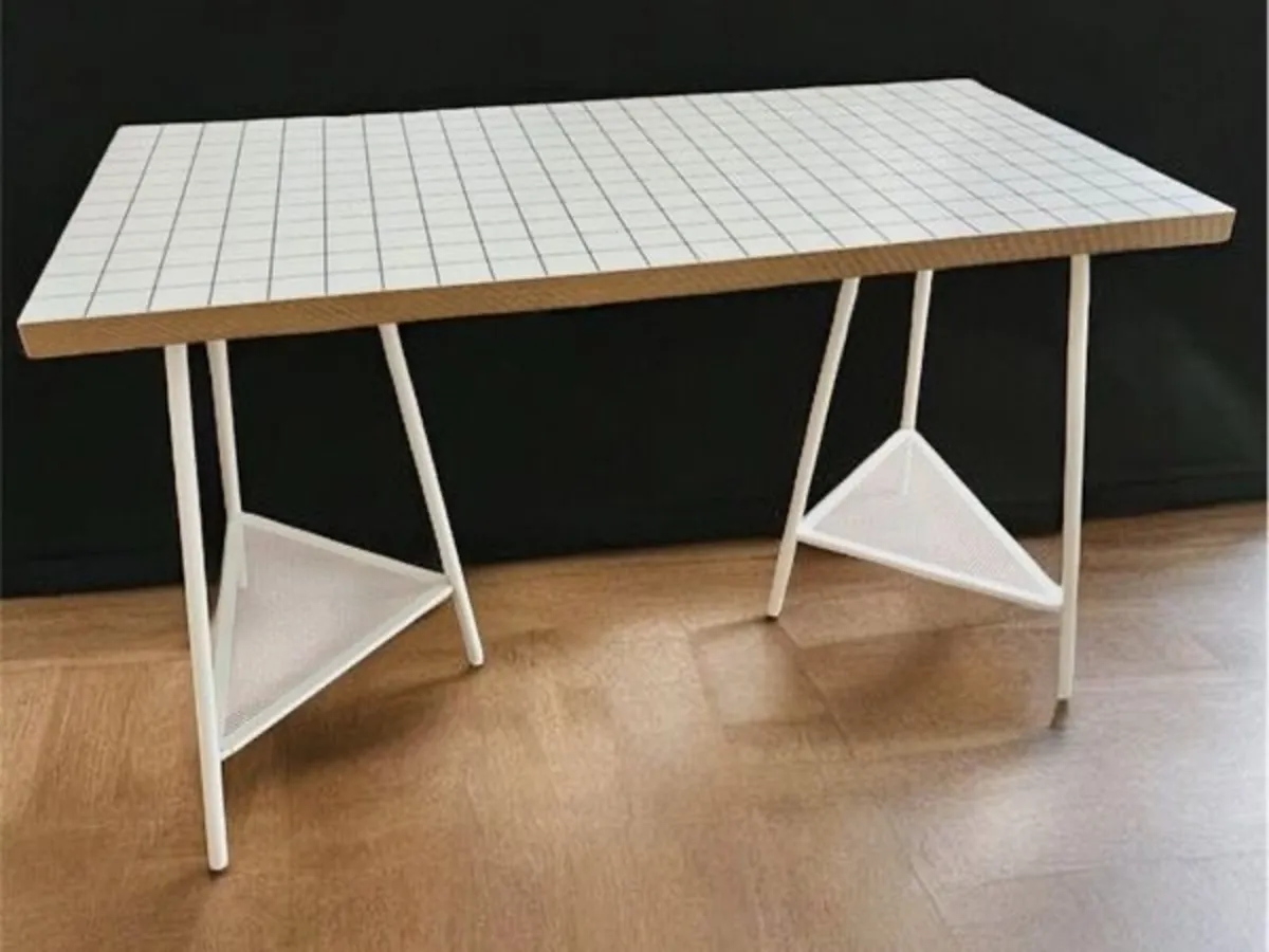 White desk - Image 2