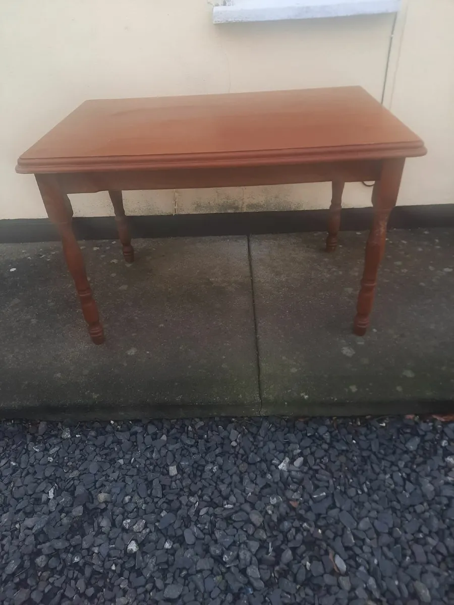 Kitchen table - Image 1