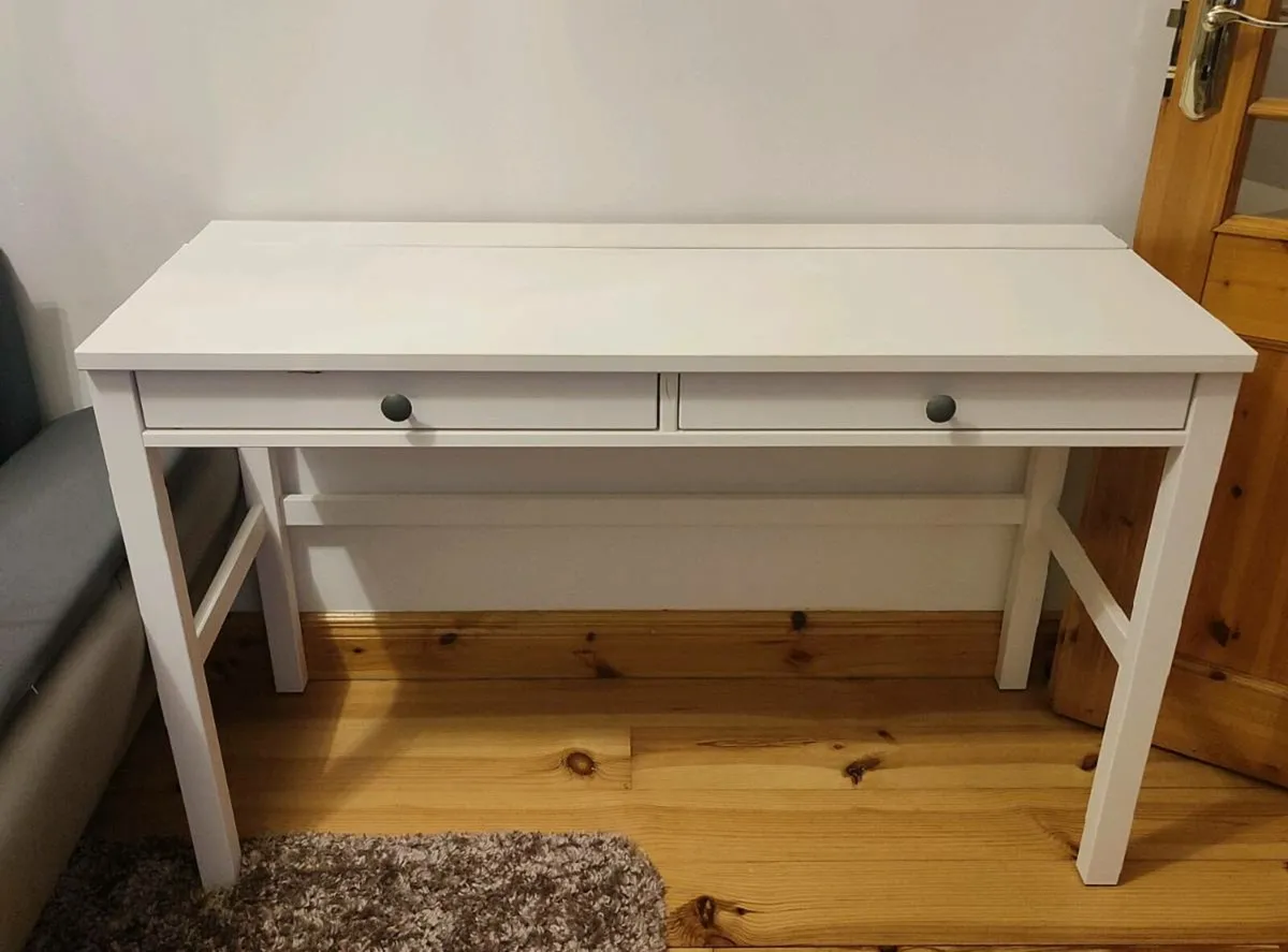 Make up table - Image 1